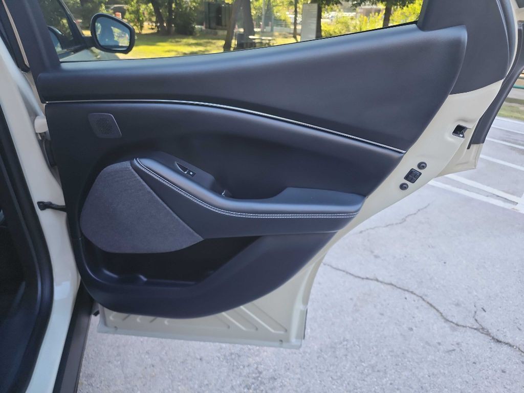 2025 Ford Mustang Image 39