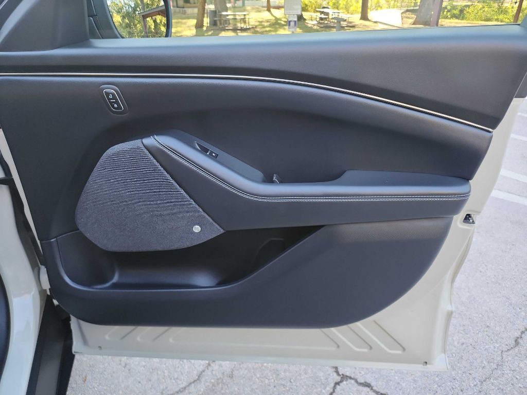 2025 Ford Mustang Image 40