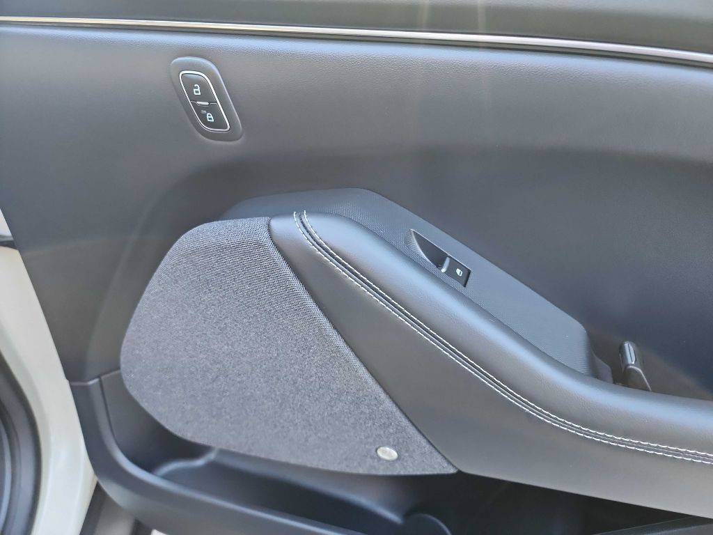 2025 Ford Mustang Image 43