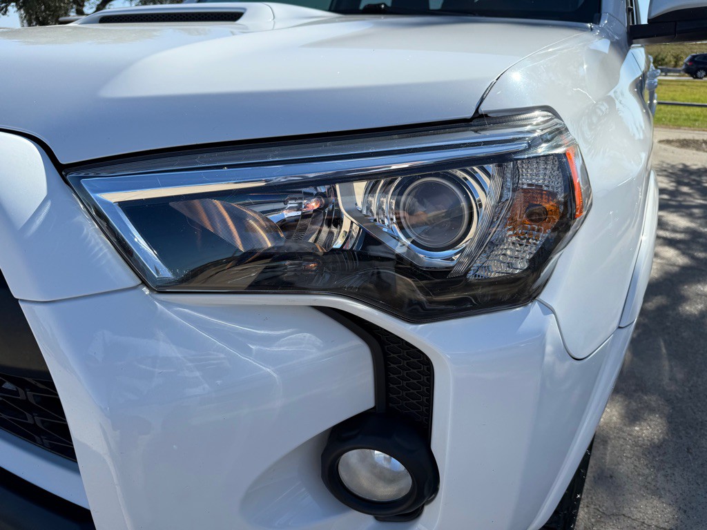 2016 Toyota 4Runner Image 10