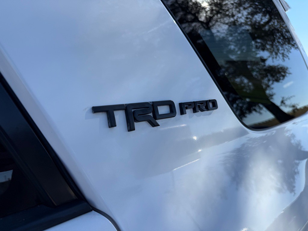 2016 Toyota 4Runner Image 11