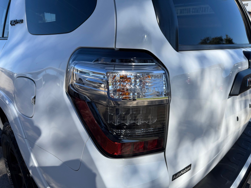 2016 Toyota 4Runner Image 12