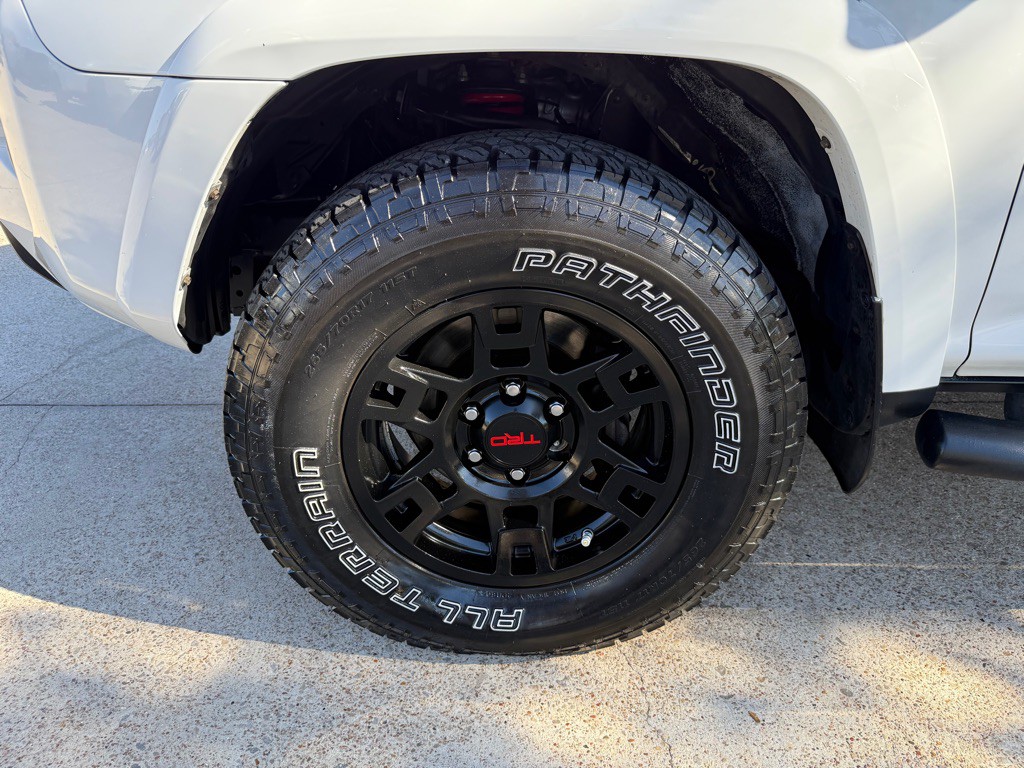 2016 Toyota 4Runner Image 13