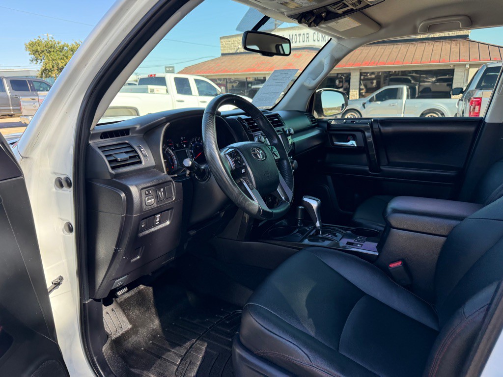 2016 Toyota 4Runner Image 14