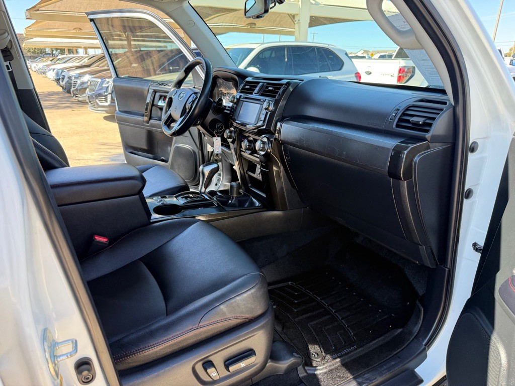 2016 Toyota 4Runner Image 16