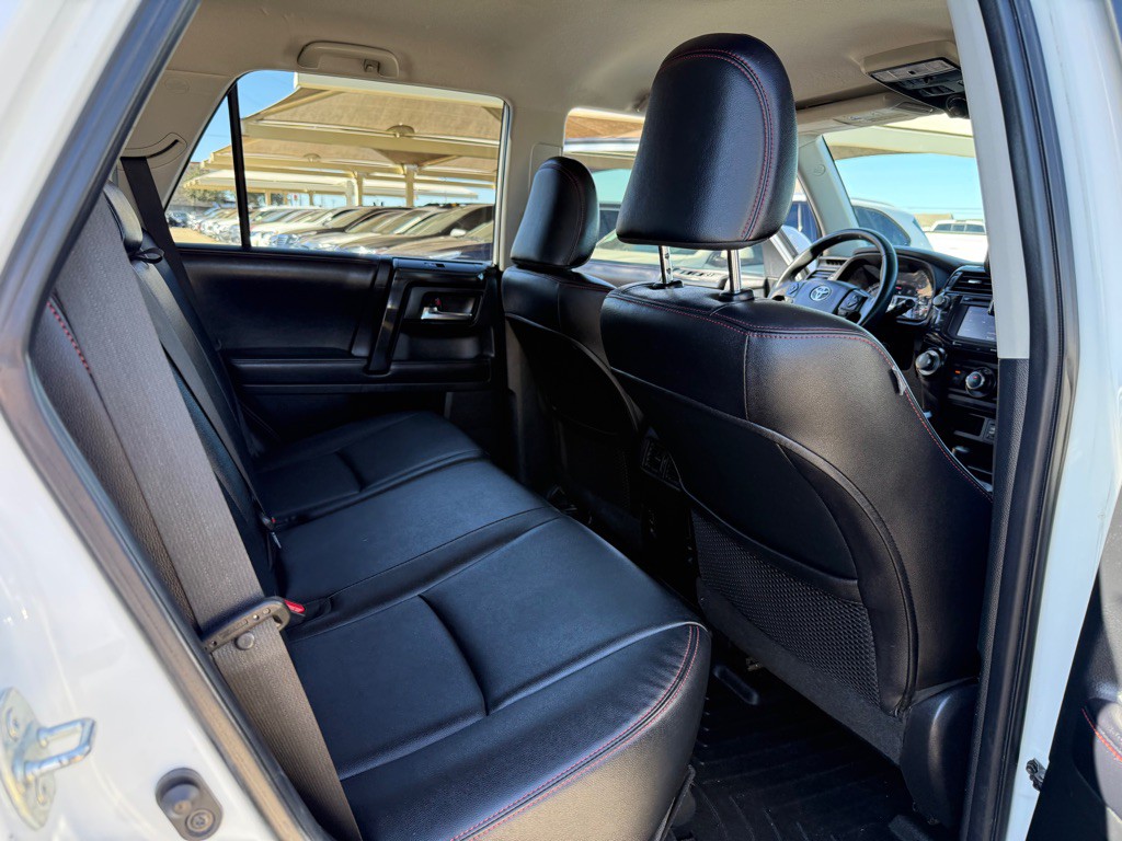 2016 Toyota 4Runner Image 17
