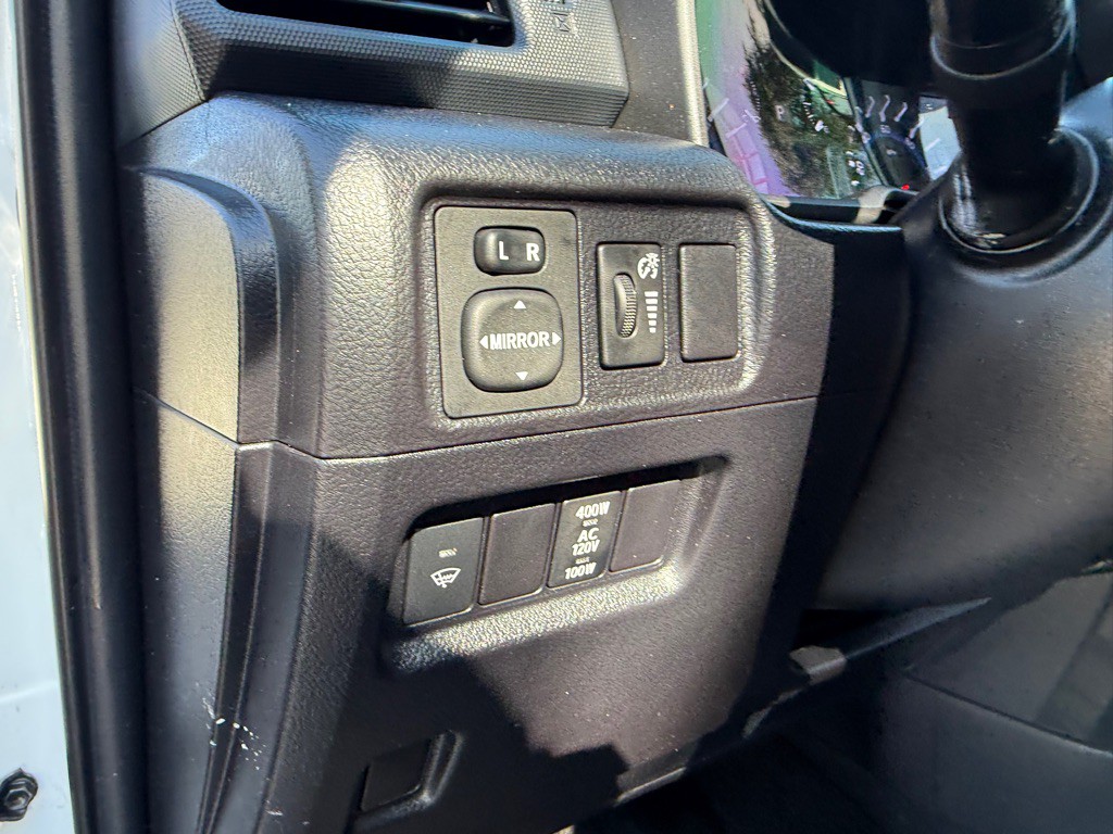 2016 Toyota 4Runner Image 19