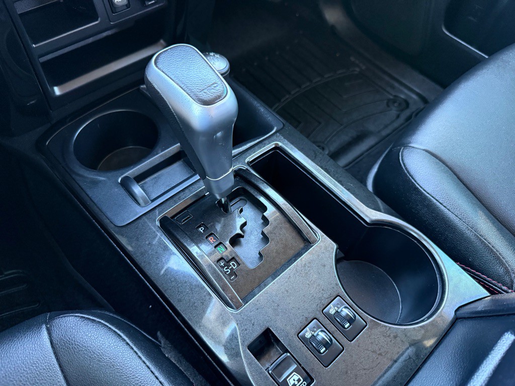 2016 Toyota 4Runner Image 24