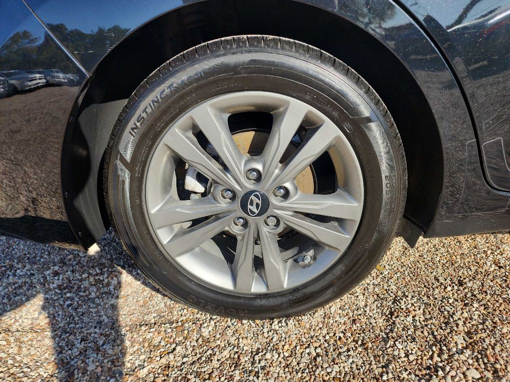 2018 Hyundai Elantra Image 9