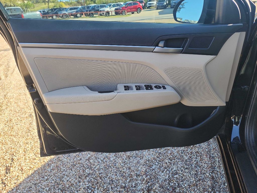 2018 Hyundai Elantra Image 12