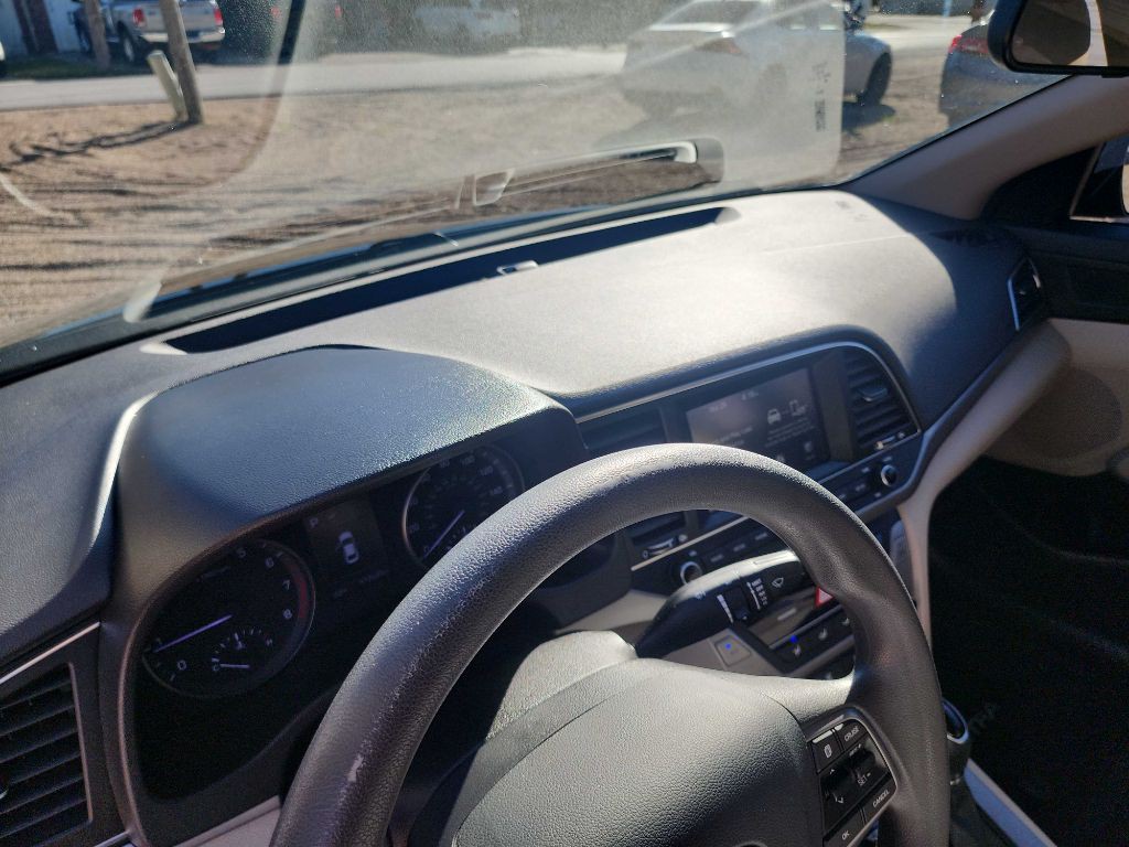 2018 Hyundai Elantra Image 18