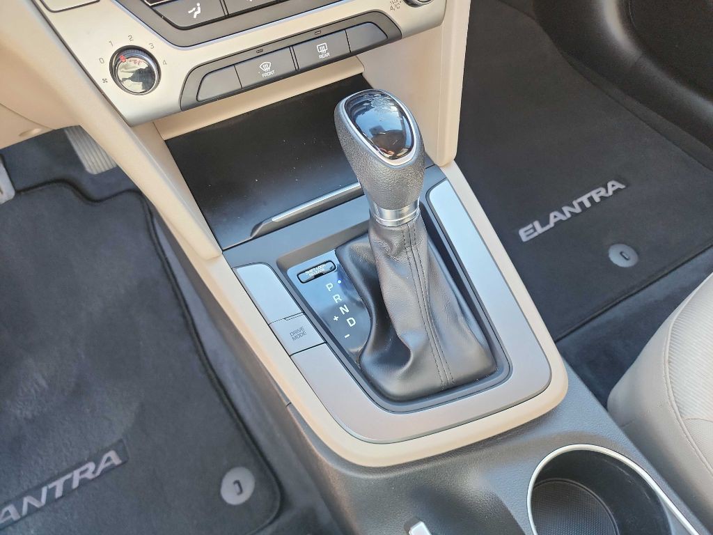 2018 Hyundai Elantra Image 22