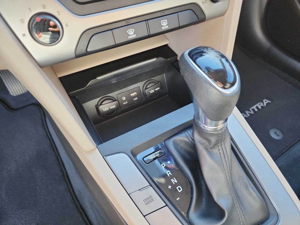 2018 Hyundai Elantra Image 24