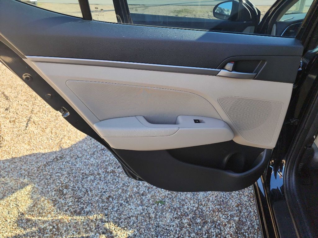 2018 Hyundai Elantra Image 25