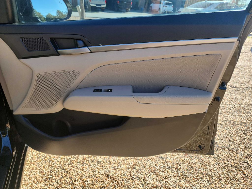 2018 Hyundai Elantra Image 30
