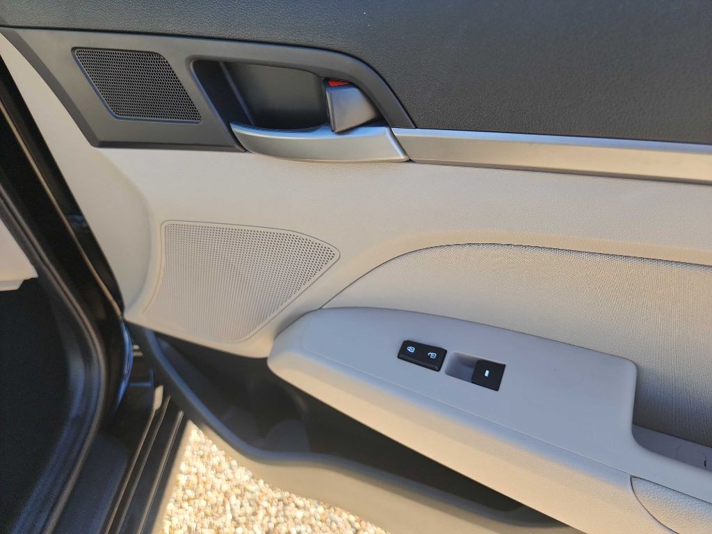 2018 Hyundai Elantra Image 31
