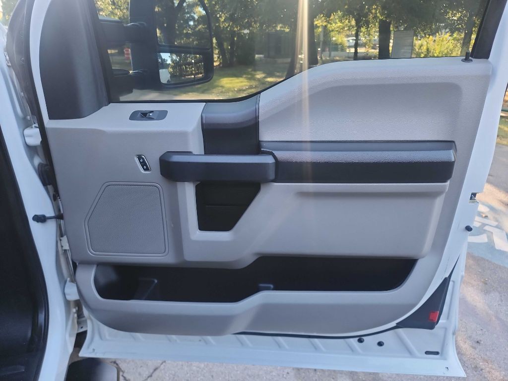 2017 Ford F-350 Image 38