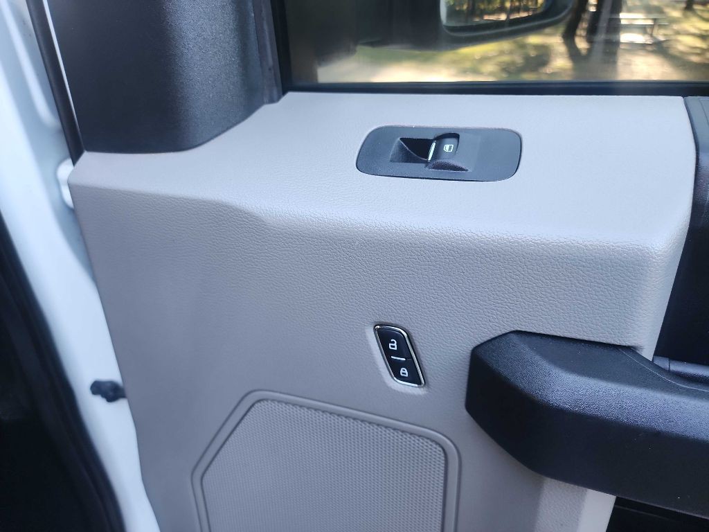 2017 Ford F-350 Image 39