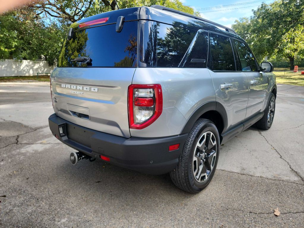 2021 Ford Bronco Image 8