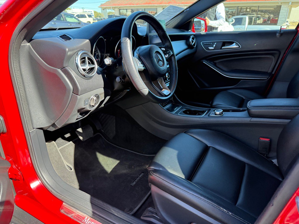 2020 Mercedes-Benz GLA-Class Image 15