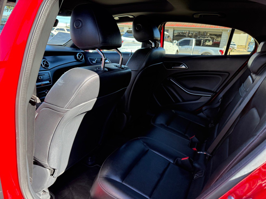 2020 Mercedes-Benz GLA-Class Image 16