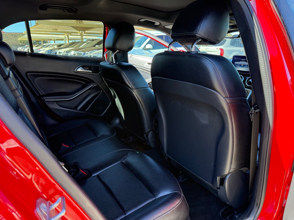 2020 Mercedes-Benz GLA-Class Image 18