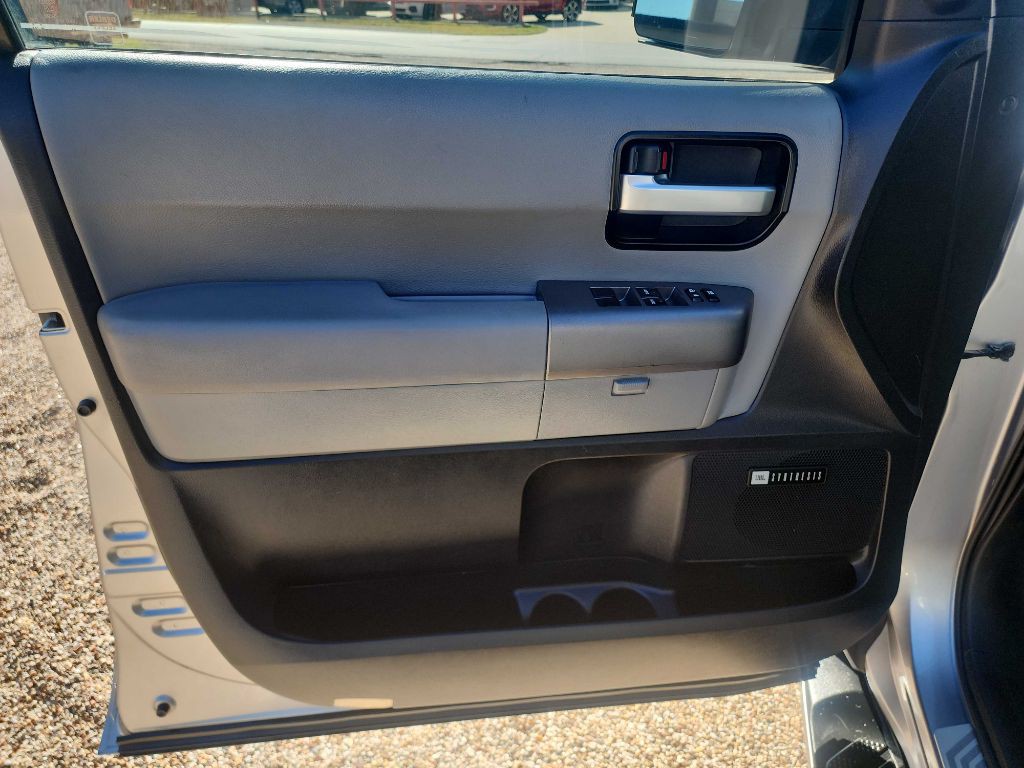 2010 Toyota Sequoia Image 14