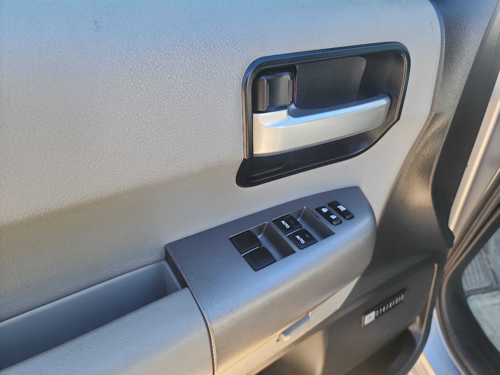 2010 Toyota Sequoia Image 15