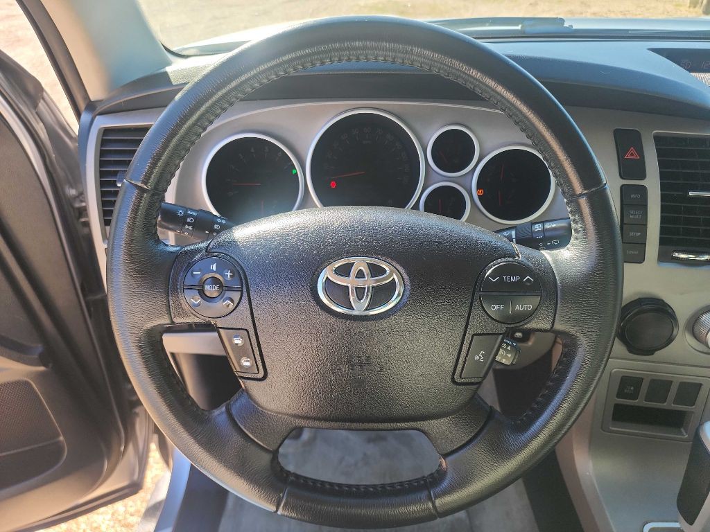 2010 Toyota Sequoia Image 17