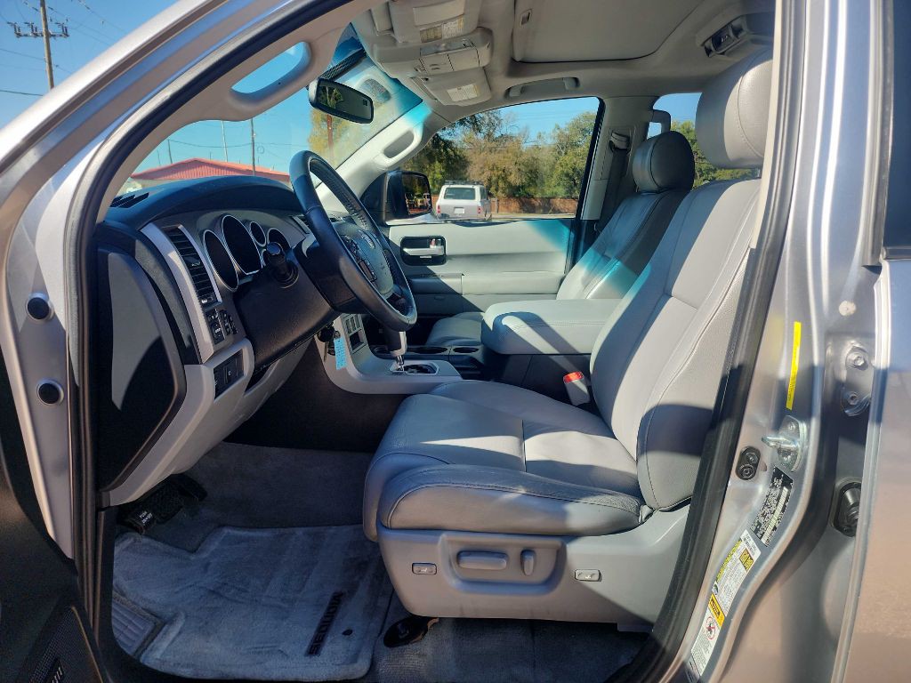 2010 Toyota Sequoia Image 18