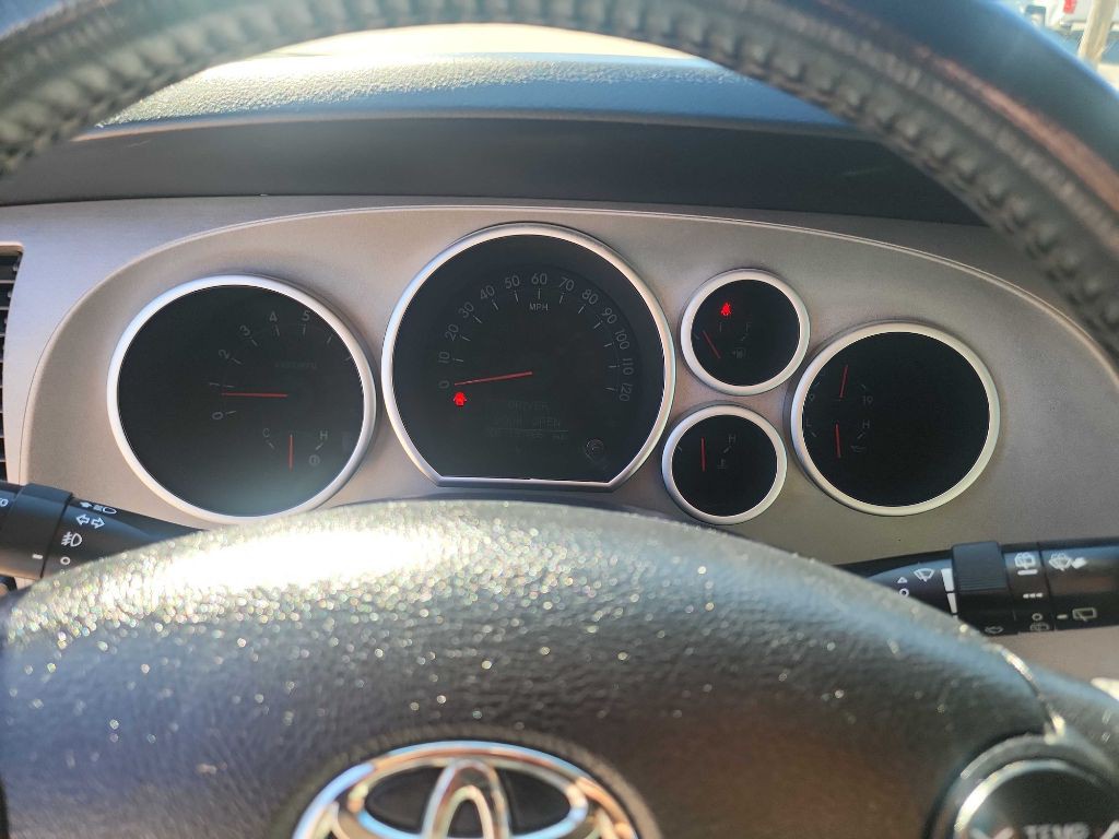 2010 Toyota Sequoia Image 22