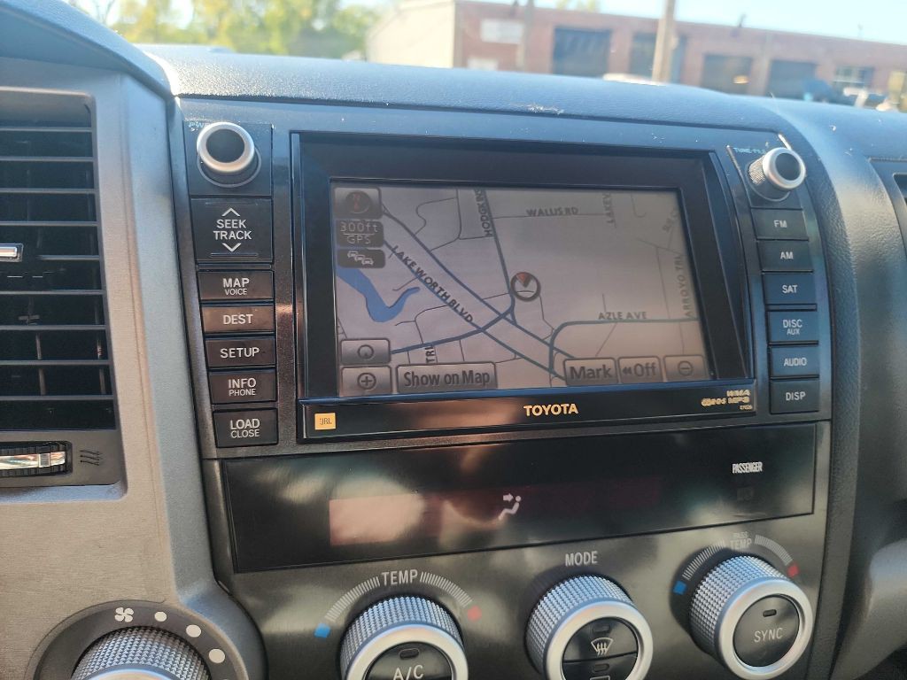 2010 Toyota Sequoia Image 24