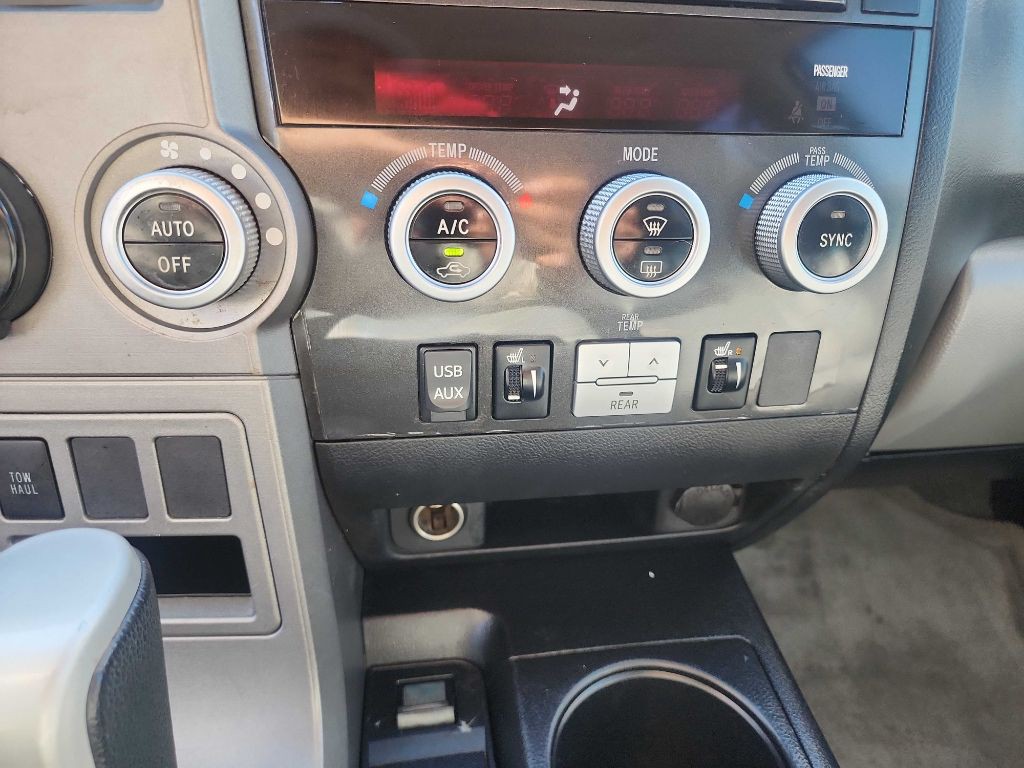 2010 Toyota Sequoia Image 25