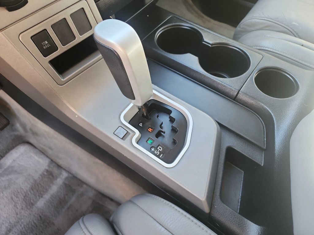 2010 Toyota Sequoia Image 27