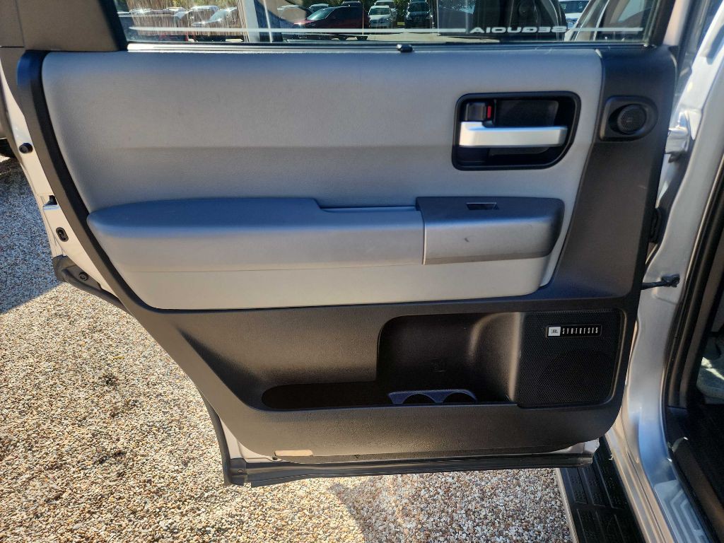 2010 Toyota Sequoia Image 29