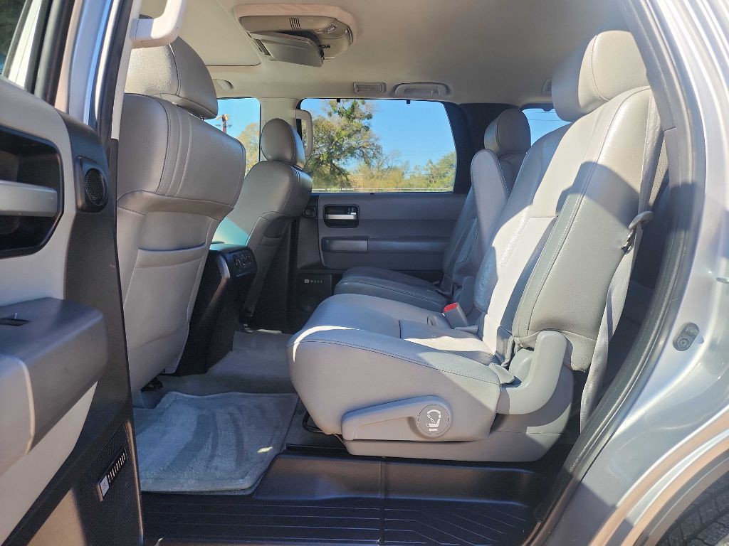 2010 Toyota Sequoia Image 31