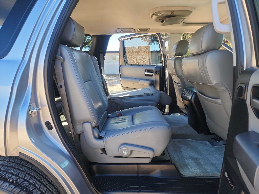 2010 Toyota Sequoia Image 38