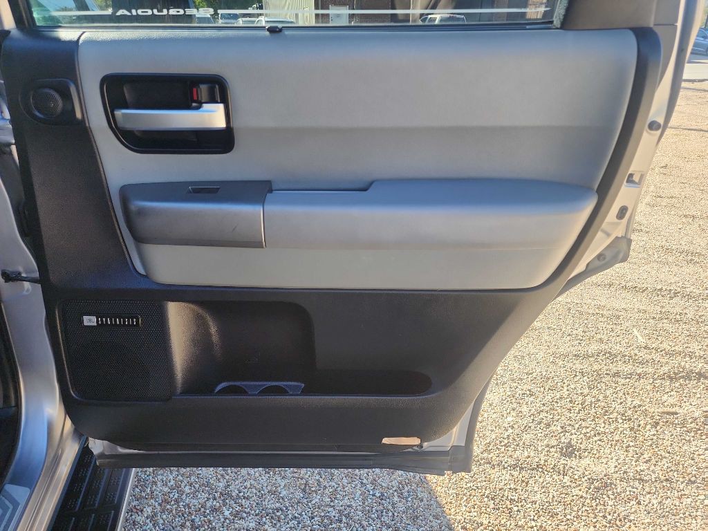 2010 Toyota Sequoia Image 39