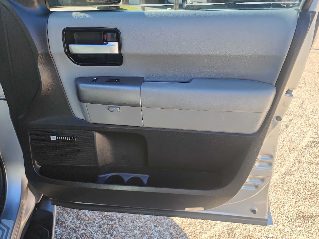 2010 Toyota Sequoia Image 40