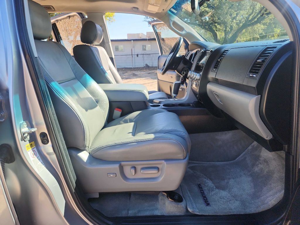 2010 Toyota Sequoia Image 41