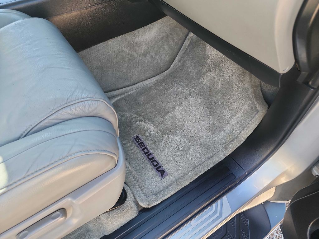 2010 Toyota Sequoia Image 42