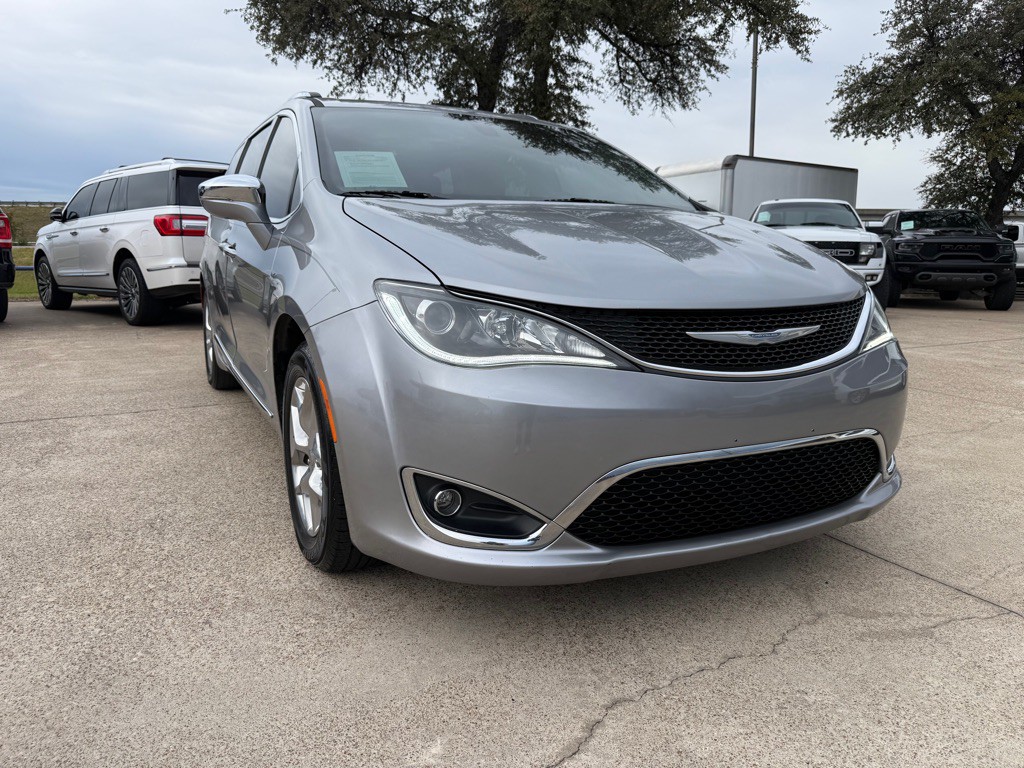 2018 Chrysler Pacifica Image 1