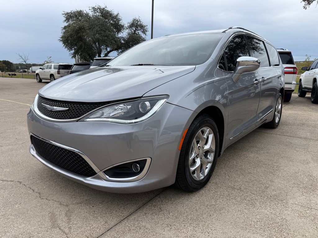 2018 Chrysler Pacifica Image 3