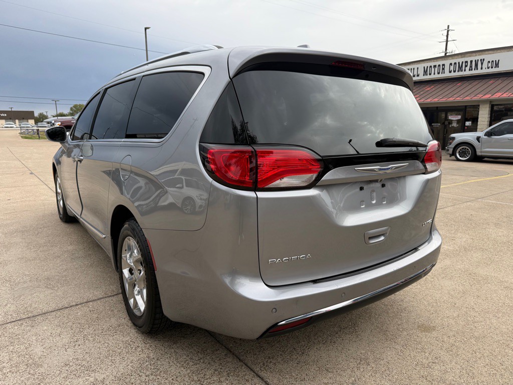 2018 Chrysler Pacifica Image 5
