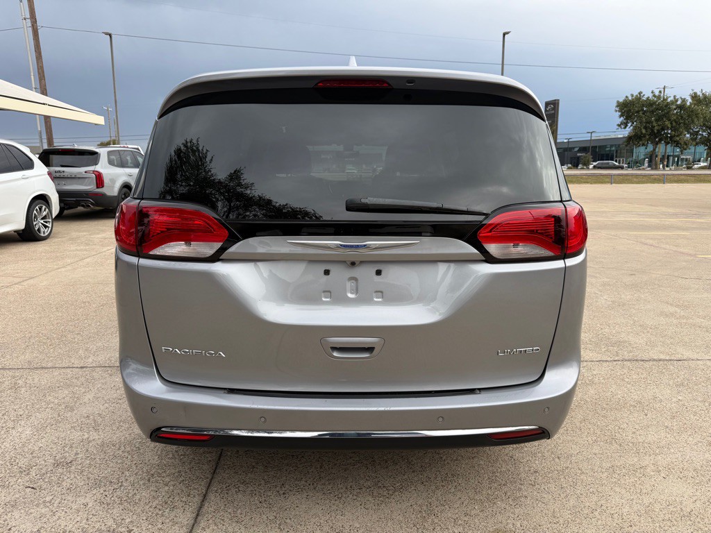 2018 Chrysler Pacifica Image 6