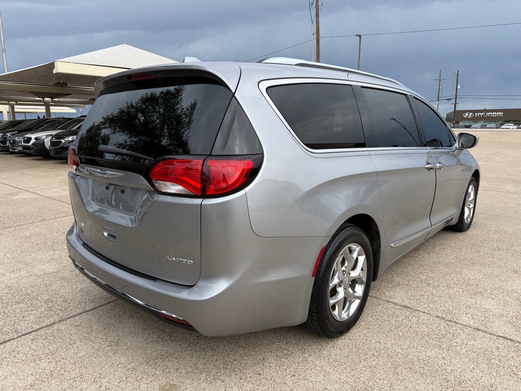 2018 Chrysler Pacifica Image 7