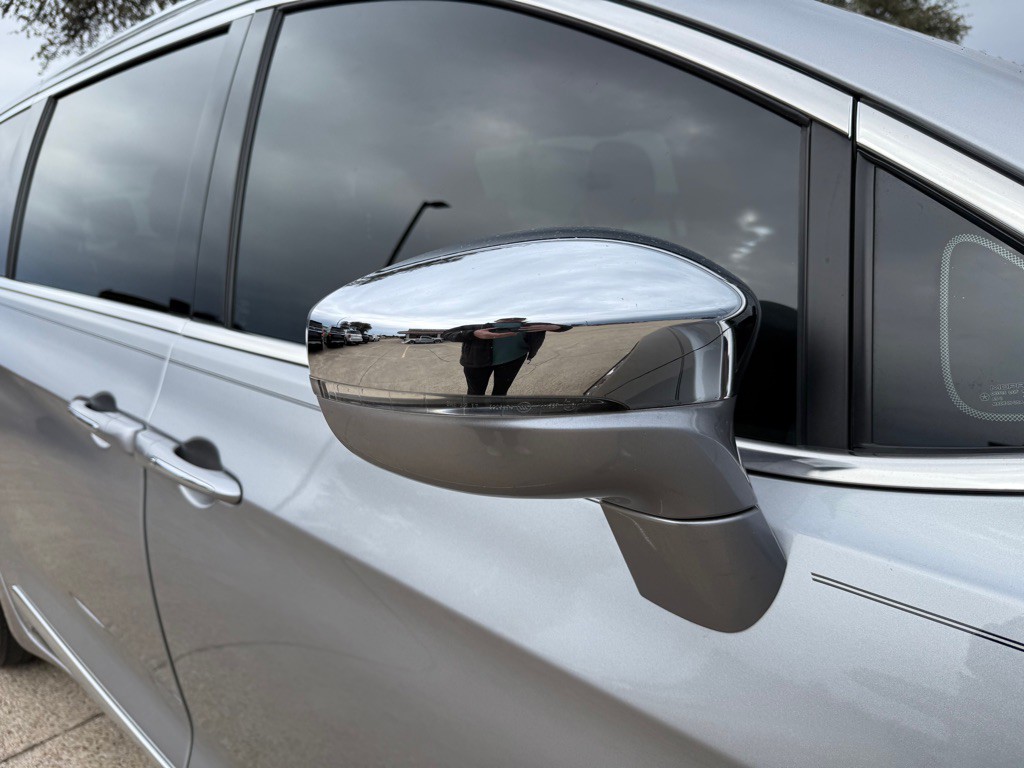 2018 Chrysler Pacifica Image 9