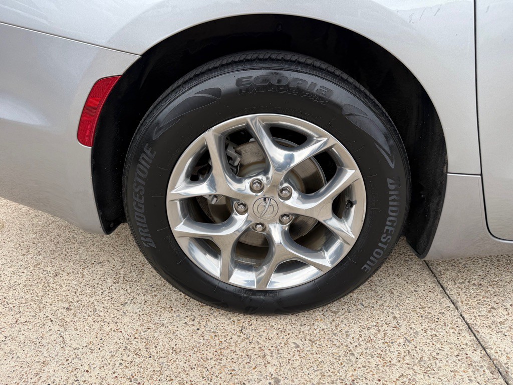 2018 Chrysler Pacifica Image 11