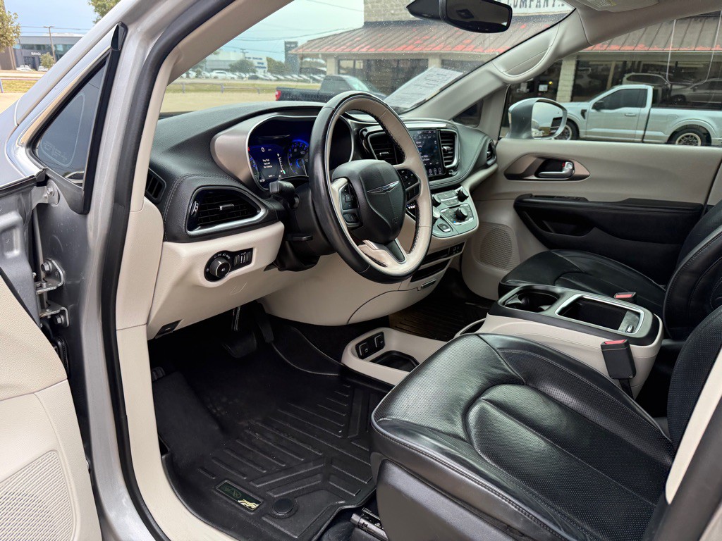 2018 Chrysler Pacifica Image 12