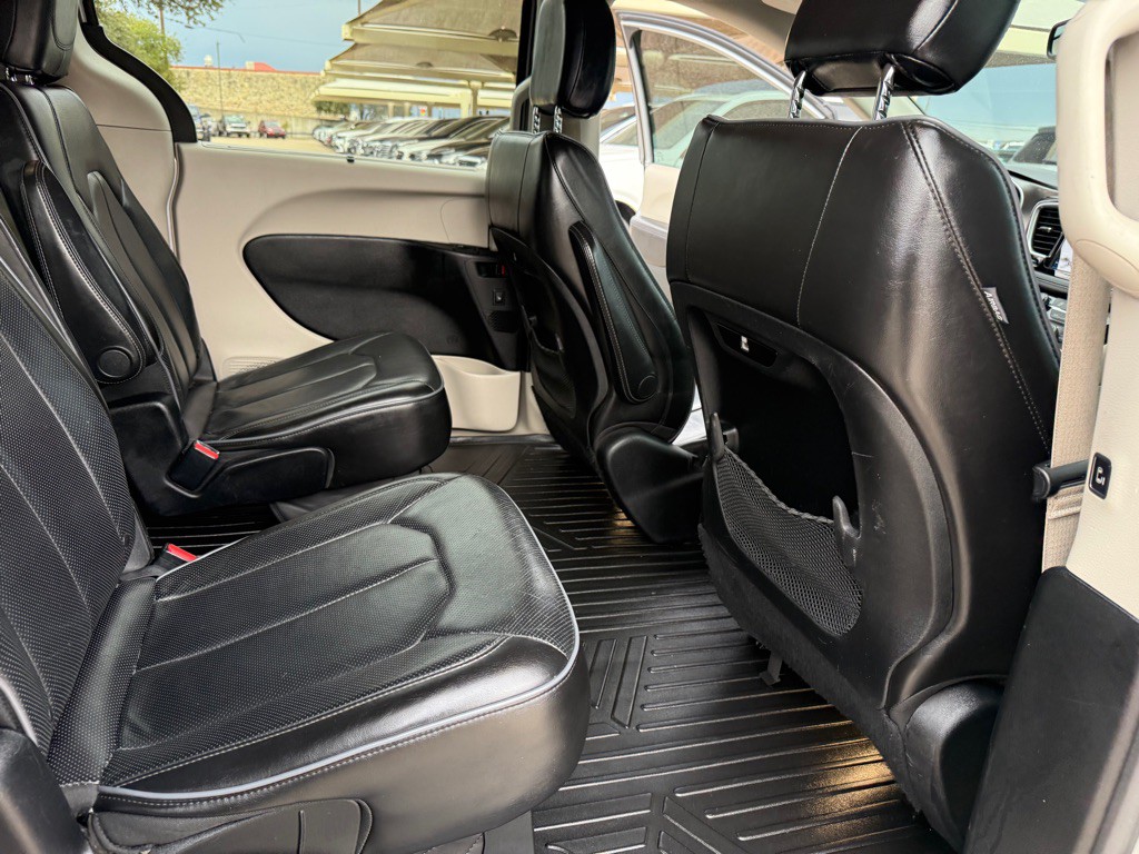 2018 Chrysler Pacifica Image 16